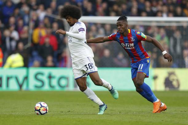 以其卓越的 以其卓越的